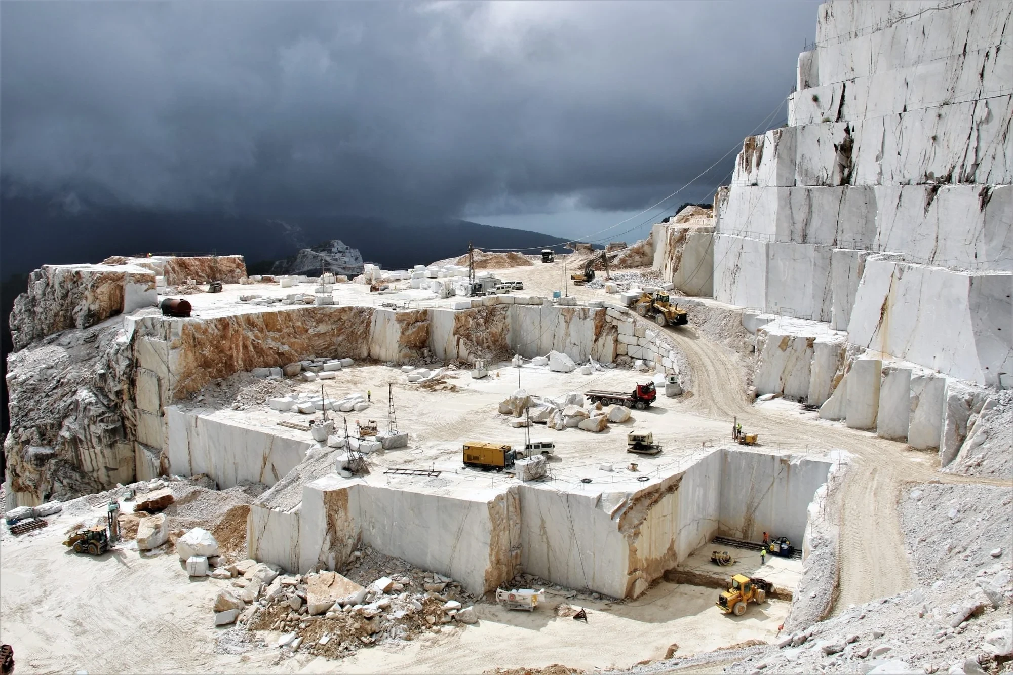 Why Italian Marble is the Pinnacle of Luxury Stone: A Deep Dive